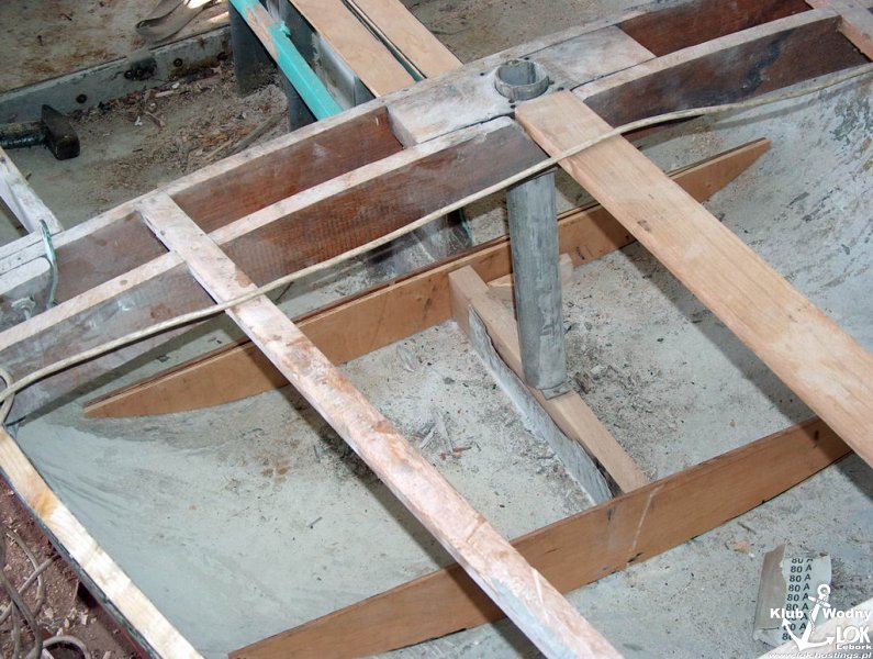 UKS REMONTUJE OMEGI 2004